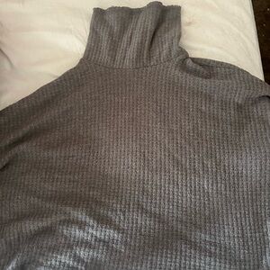 Turtle neck sweater grey